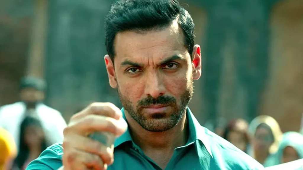 ਜਦੋਂ ਜੌਨ ਅਬ੍ਰਾਹਮ ਨੇ ਅਮਿਤਾਭ ਬੱਚਨ ਦੇ ਸਾਹਮਣੇ ਗੁੱਸਾ ਦਿਖਾਇਆ ਤਾਂ ਉਸਨੇ ਇੱਕ ਹੱਥ ਨਾਲ ਕੈਮਰਾ ਤੋੜ ਦਿੱਤਾ