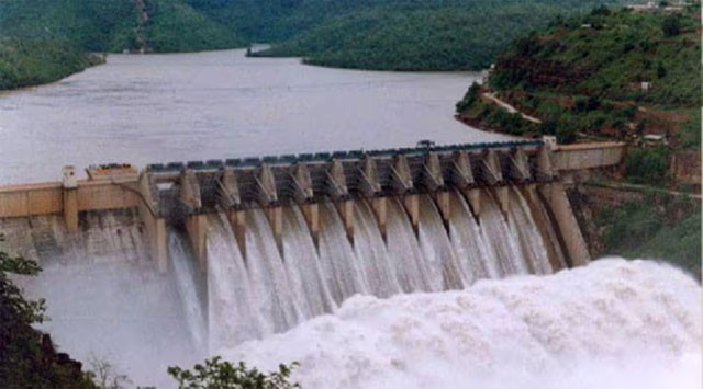 ਸਤਲੁਜ ਦੇ ਵਧਦੇ ਪਾਣੀ ਦੇ ਪੱਧਰ ਅਤੇ ਹੜ੍ਹਾਂ ਦੇ ਡਰ ਨੇ ਸਰਹੱਦ ਨੇੜੇ ਪਿੰਡ ਵਾਸੀਆਂ ਦੀ ਨੀਂਦ ਉਡਾ ਦਿੱਤੀ ਹੈ, ਹਰ ਪਰਿਵਾਰ ਦੇ ਇੱਕ ਜਾਂ ਦੋ ਲੋਕ ਪੂਰੀ ਰਾਤ ਜਾਗਦੇ ਰਹੇ