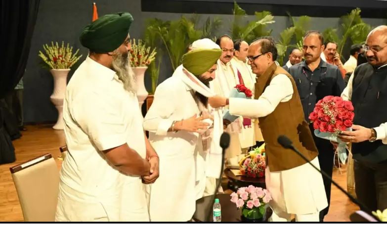 ਕਿਸਾਨ ਆਗੂਆਂ ਨੇ ਅਮਰੀਕਾ ਦੀ ਵਪਾਰਕ ਰਣਨੀਤੀ ਦਾ ਵਿਰੋਧ ਕਰਨ ਅਤੇ ਭਾਰਤ ਦੇ ਖੇਤੀ ਹਿੱਤਾਂ ਦੀ ਰਾਖੀ ਲਈ ਮੋਦੀ ਸਰਕਾਰ ਦਾ ਧੰਨਵਾਦ ਕੀਤਾ