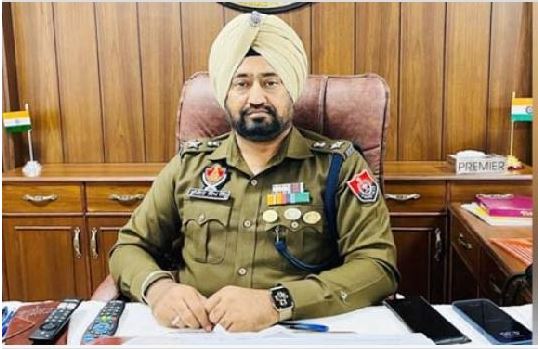 ਫਿਰੋਜ਼ਪੁਰ ਪੁਲਿਸ ਨੂੰ ਮਿਲੀ ਵੱਡੀ ਸਫਲਤਾ: ਜ਼ੀਰਾ ਵਿੱਚ ਜਵੈਲਰਜ਼ 'ਤੇ ਹਮਲਾ ਕਰਨ ਵਾਲੇ ਵਿਅਕਤੀ ਨੂੰ ਪੁਲਿਸ ਨੇ 24 ਘੰਟਿਆਂ ਦੇ ਅੰਦਰ ਗ੍ਰਿਫ਼ਤਾਰ ਕਰ ਲਿਆ