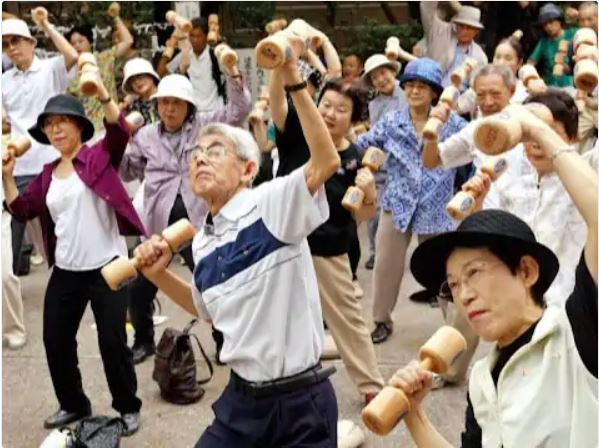 ਜਪਾਨ ਵਿੱਚ 100 ਸਾਲ ਦੀ ਉਮਰ ਦੇ ਲੋਕਾਂ ਦੀ ਆਬਾਦੀ ਹੈ, ਜਿਨ੍ਹਾਂ ਵਿੱਚੋਂ 88% ਔਰਤਾਂ ਹਨ।