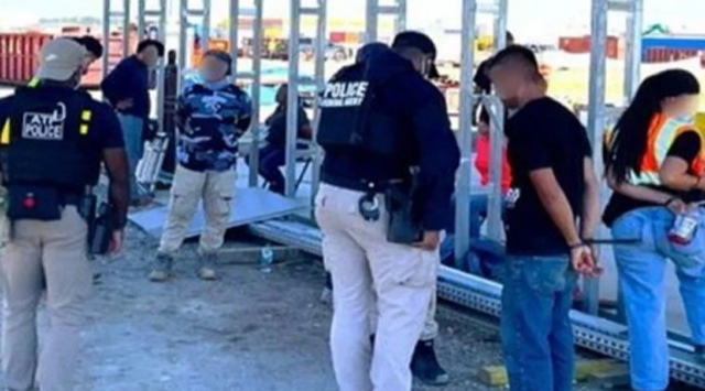 ਟਰੰਪ ਨੇ ਦੱਖਣੀ ਕੋਰੀਆਈ ਬੈਟਰੀ ਪਲਾਂਟ ਵਿੱਚ ਗ੍ਰਿਫ਼ਤਾਰ ਕੀਤੇ ਗਏ ਕਰਮਚਾਰੀਆਂ ਨੂੰ 'ਗੈਰ-ਕਾਨੂੰਨੀ ਪਰਵਾਸੀ' ਦੱਸਿਆ