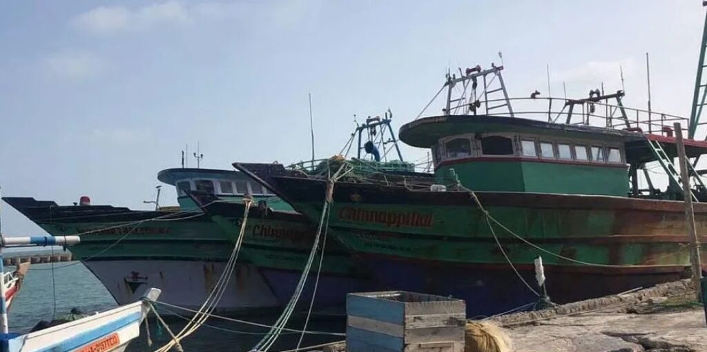 ਸ਼੍ਰੀਲੰਕਾਈ ਜਲ ਸੈਨਾ ਨੇ 12 ਭਾਰਤੀ ਮਛੇਰਿਆਂ ਨੂੰ ਗ੍ਰਿਫ਼ਤਾਰ ਕੀਤਾ, ਕਿਸ਼ਤੀ  ਕੀਤੀ ਜ਼ਬਤ