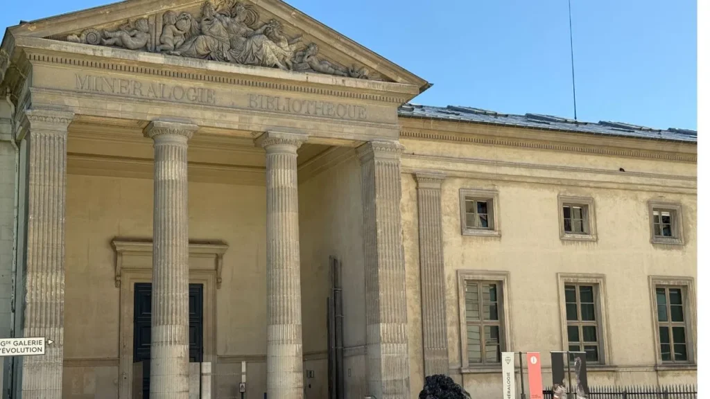 ਫਰਾਂਸ 'ਚ ਮਿਊਜ਼ੀਅਮ 'ਚ ਚੋਰੀਆਂ ਵਧੀਆਂ, 6 ਕਰੋੜ ਦਾ ਸੋਨਾ ਗਾਇਬ