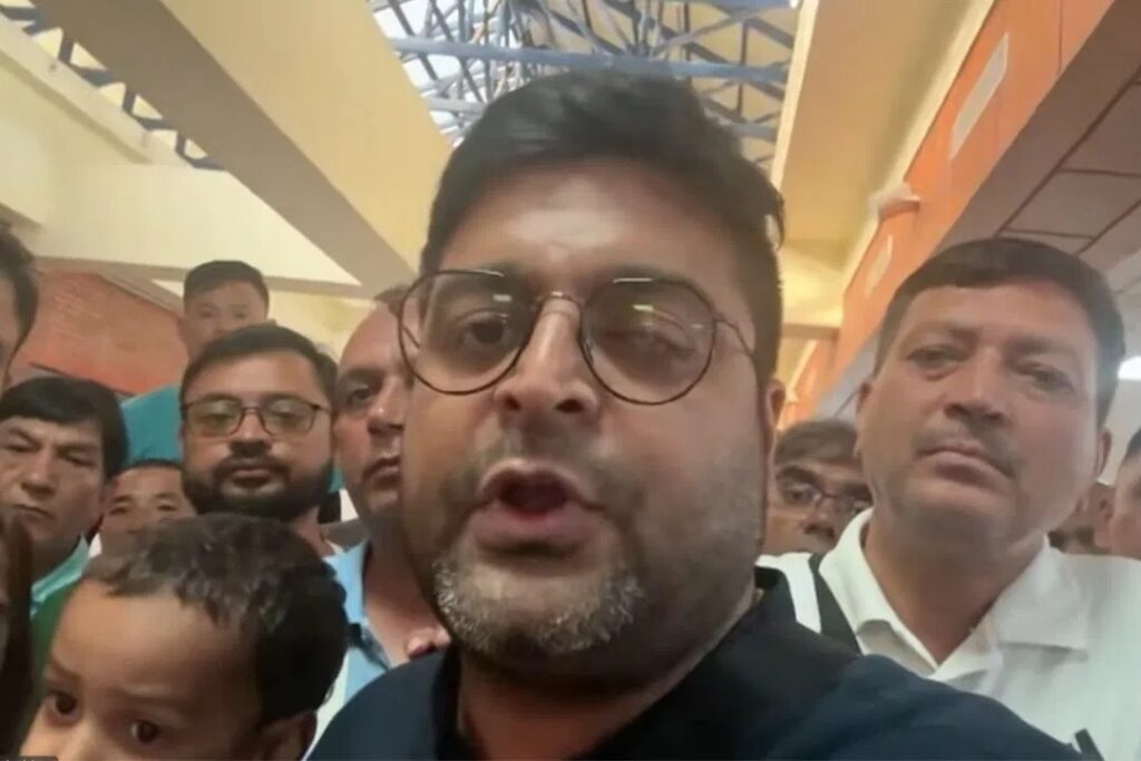 ਵਿਰੋਧ ਪ੍ਰਦਰਸ਼ਨਾਂ ਦੌਰਾਨ ਨੇਪਾਲ ਹਵਾਈ ਅੱਡੇ 'ਤੇ ਫਸੇ 400 ਭਾਰਤੀ, ਆਪਣੀ ਕਹਾਣੀ ਦੱਸੋ!