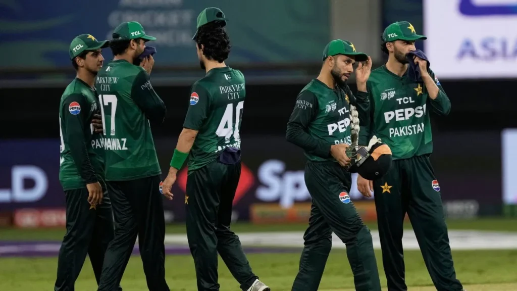 ਏਸ਼ੀਆ ਕੱਪ 2025: ਪਾਕਿਸਤਾਨ ਨੂੰ ਆਪਣੇ ਹੀ ਲੋਕਾਂ ਤੋਂ 'ਜ਼ਖ਼ਮ' ਹੋਇਆ, ਮੂਰਖਤਾ ਦਾ ਸ਼ਰਮਨਾਕ ਕੰਮ, ਹੱਥ ਨਾ ਮਿਲਾਉਣ ਦੇ ਮੁੱਦੇ 'ਤੇ ਹੈਰਾਨ ਕਰਨ ਵਾਲਾ ਖੁਲਾਸਾ।