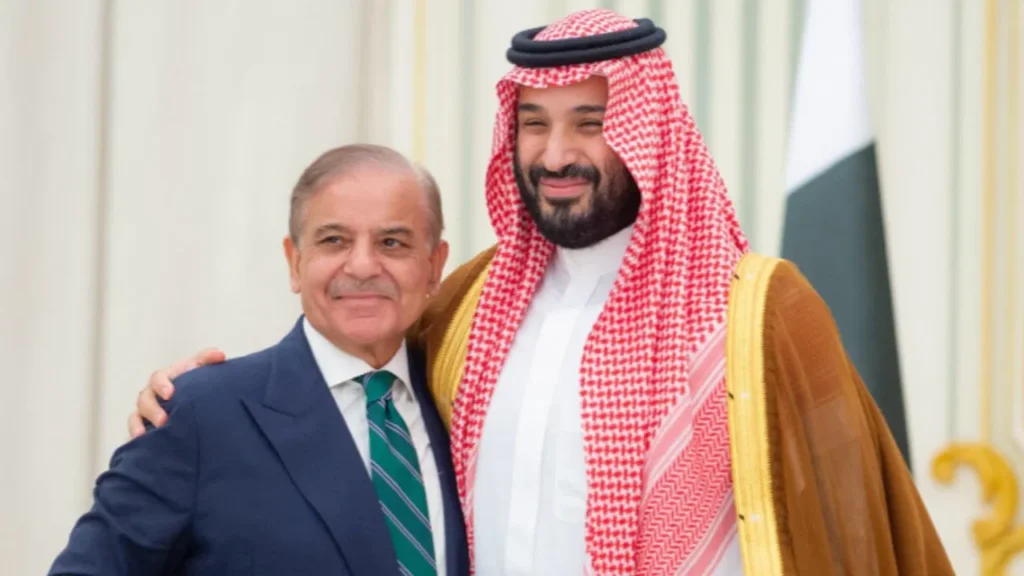 ਪਾਕਿਸਤਾਨ ਅਤੇ ਸਾਊਦੀ ਅਰਬ ਨੇ ਇੱਕ ਰੱਖਿਆ ਸਮਝੌਤੇ 'ਤੇ ਦਸਤਖਤ ਕੀਤੇ, ਇੱਕ 'ਤੇ ਹਮਲਾ ਦੋਵਾਂ 'ਤੇ ਹਮਲਾ ਮੰਨਿਆ ਜਾਵੇਗਾ।