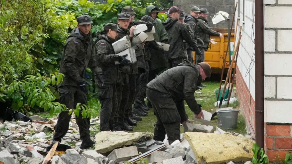 ਯੂਰਪ ਵਿੱਚ ਫਿਰ ਵਧਿਆ ਤਣਾਅ, ਰੂਸੀ ਡਰੋਨ ਹਮਲੇ ਤੋਂ ਬਾਅਦ ਪੋਲੈਂਡ ਵਿੱਚ ਹਵਾਈ ਹਮਲੇ ਦੀ ਚੇਤਾਵਨੀ, ਰੋਮਾਨੀਆ ਨੇ ਵੀ ਲੜਾਕੂ ਜਹਾਜ਼ ਉਤਾਰੇ