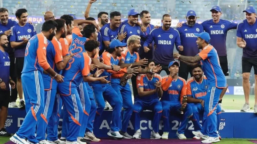 ਟੀਮ ਇੰਡੀਆ ਨੇ ਏਸ਼ੀਆ ਕੱਪ ਟਰਾਫੀ ਦੇ ਬਿਨਾਂ ਜਸ਼ਨ ਮਨਾਇਆ, ਪਰ ਇਨ੍ਹਾਂ 4 ਖਿਡਾਰੀਆਂ ਨੇ ਆਪਣੇ ਪੁਰਸਕਾਰ ਹਾਸਲ ਕੀਤੇ।