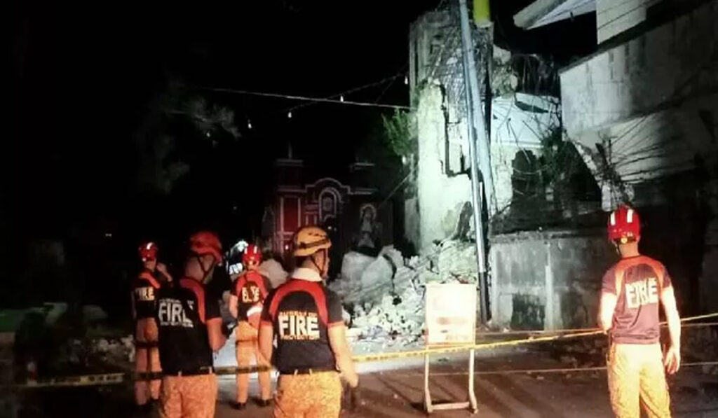 ਫਿਲੀਪੀਨਜ਼ ਵਿੱਚ 6.9 ਤੀਬਰਤਾ ਦੇ ਭੂਚਾਲ ਕਾਰਨ 31 ਲੋਕਾਂ ਦੀ ਮੌਤ ਹੋ ਗਈ।