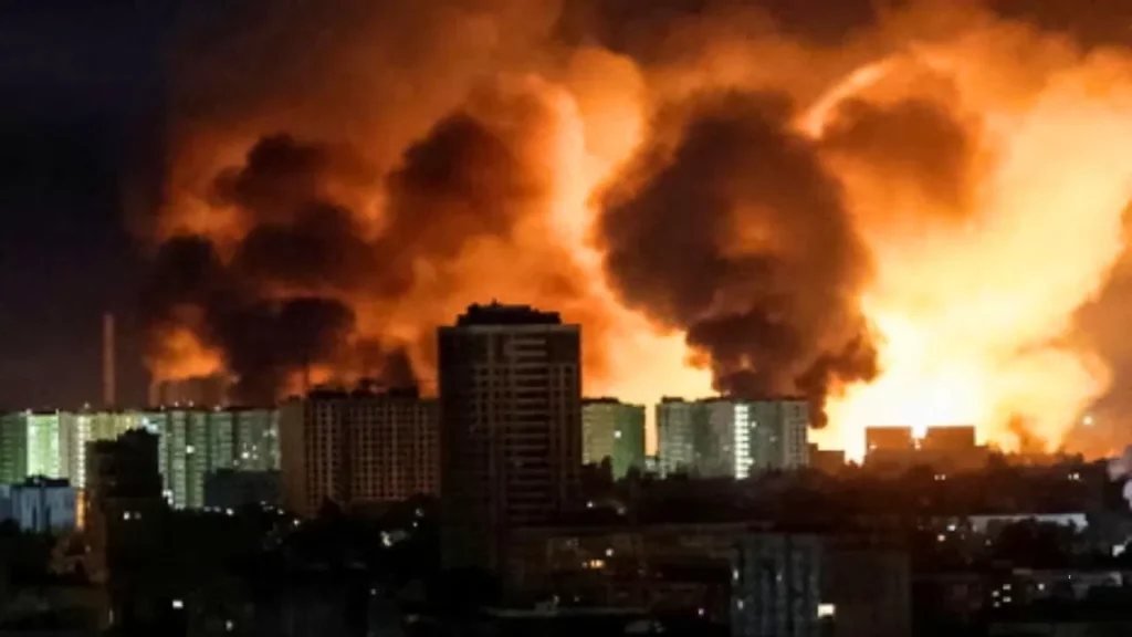 ਯੂਕਰੇਨ ਦੇ ਇੱਕ ਗੈਸ ਪਲਾਂਟ 'ਤੇ ਰੂਸ ਦੇ ਵੱਡੇ ਹਮਲੇ ਨੇ ਹਜ਼ਾਰਾਂ ਘਰਾਂ ਨੂੰ ਬਿਜਲੀ ਅਤੇ ਗੈਸ ਦੀ ਸਪਲਾਈ ਠੱਪ