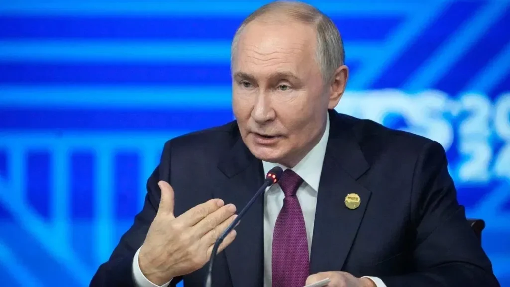 ਰੂਸ ਹਰ ਰੋਜ਼ 125 ਕਿਲੋਮੀਟਰ ਯੂਕਰੇਨੀ ਜ਼ਮੀਨ 'ਤੇ ਕਬਜ਼ਾ ਕਰ ਰਿਹਾ ਹੈ, ਵਲਾਦੀਮੀਰ ਪੁਤਿਨ ਨੇ ਖੁਦ ਖੁਲਾਸਾ ਕੀਤਾ।