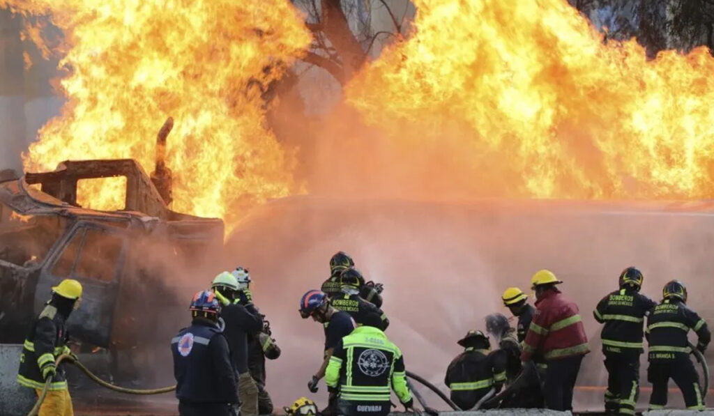 ਮੈਕਸੀਕੋ ਦੇ ਡਿਪਾਰਟਮੈਂਟਲ ਸਟੋਰ ਵਿੱਚ ਅੱਗ ਲੱਗਣ ਕਾਰਨ 23 ਲੋਕ ਜ਼ਿੰਦਾ ਸੜ ਗਏ।