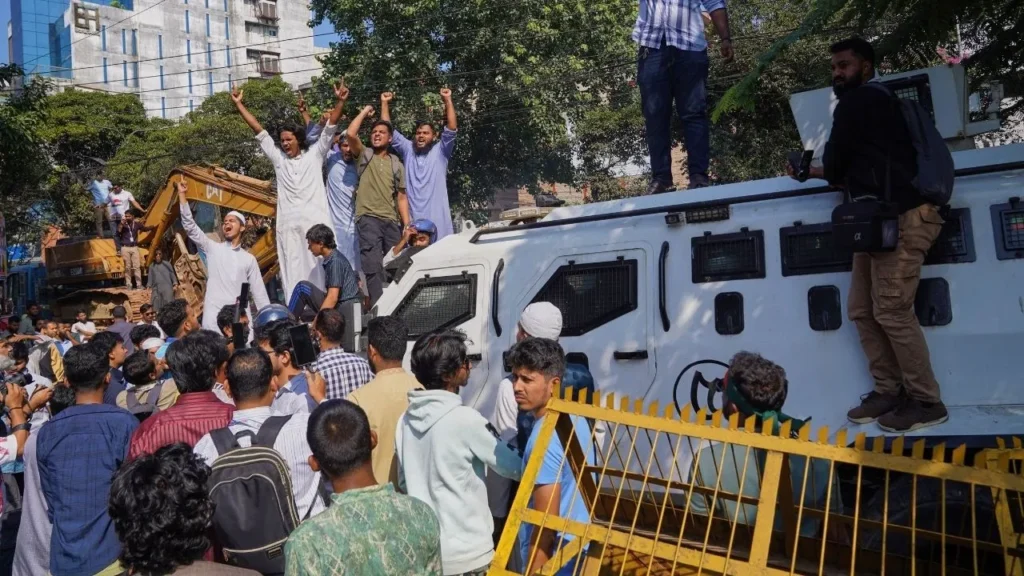 ਬੰਗਲਾਦੇਸ਼ 'ਸੱਤਾ ਦੀ ਸਾਜ਼ਿਸ਼' ਦਾ ਸਾਹਮਣਾ ਕਰ ਰਿਹਾ ਹੈ: ਚੋਣਾਂ ਤੋਂ ਪਹਿਲਾਂ ਸ਼ੇਖ ਹਸੀਨਾ ਨੂੰ ਮੌਤ ਦੀ ਸਜ਼ਾ, ਘਰੇਲੂ ਯੁੱਧ ਵਰਗੀ ਸਥਿਤੀ