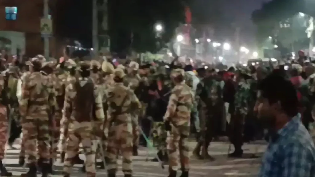 ਕੈਮੂਰ ਵਿੱਚ ਗਿਣਤੀ ਦੌਰਾਨ ਹਿੰਸਾ; ਲਾਠੀਚਾਰਜ ਤੋਂ ਬਾਅਦ ਪੱਥਰਬਾਜ਼ੀ ਵਿੱਚ ਤਿੰਨ ਪੁਲਿਸ ਮੁਲਾਜ਼ਮ ਜ਼ਖਮੀ, ਸਕਾਰਪੀਓ ਨੂੰ ਅੱਗ ਲਗਾ ਦਿੱਤੀ ਗਈ