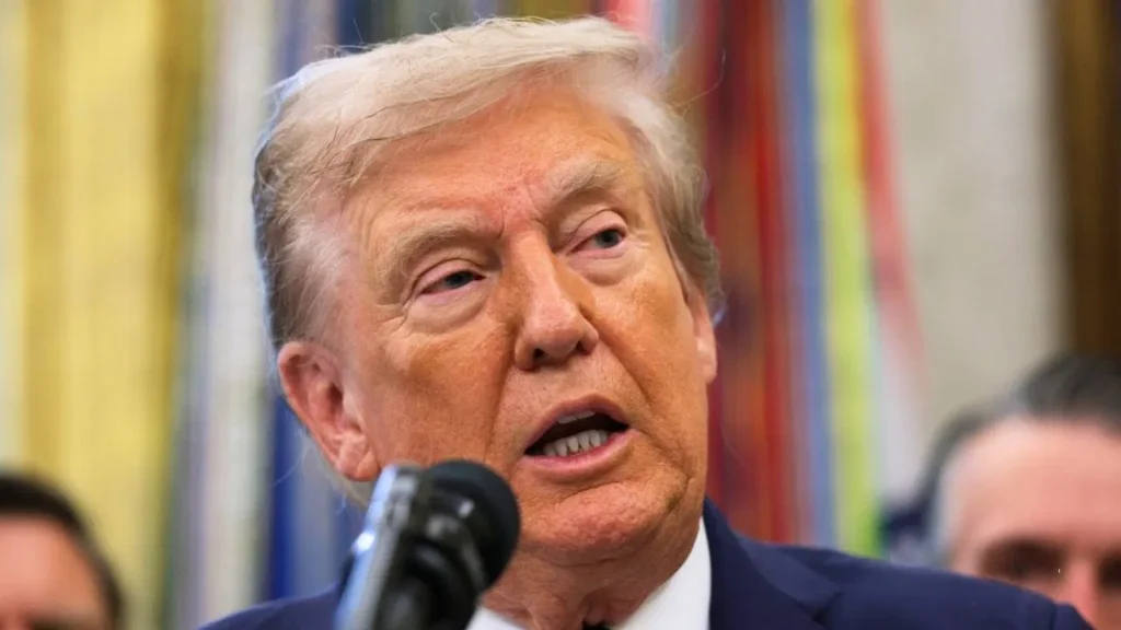 ਟਰੰਪ ਵਾਈਨ ਵਿਵਾਦ ਕੀ ਹੈ? ਇੱਕ ਫੌਜੀ ਕੰਟੀਨ ਵਿੱਚ ਬ੍ਰਾਂਡ ਦੀਆਂ ਬੋਤਲਾਂ ਦੇਖੀਆਂ ਗਈਆਂ, ਜਿਸ ਨਾਲ ਸਵਾਲ ਖੜ੍ਹੇ ਹੋ ਰਹੇ ਹਨ।