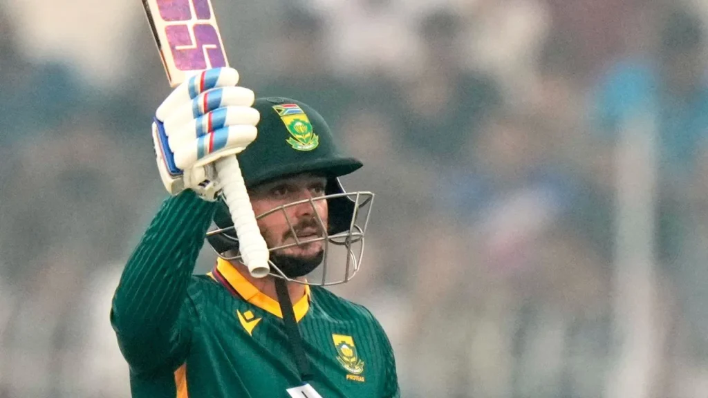 ਬਾਬਰ ਆਜ਼ਮ ਰਹਿ ਗਿਆ ਦੇਖਦਾ, ਰਿਟਾਇਰਮੈਂਟ ਤੋਂ ਵਾਪਸ ਆਏ ਖਿਡਾਰੀ ਨੇ ਠੋਕਿਆ ਸੈਂਕੜਾ, ਪਾਕਿਸਤਾਨ ਨੂੰ ਬੁਰੀ ਤਰ੍ਹਾਂ ਹਰਾਇਆ।