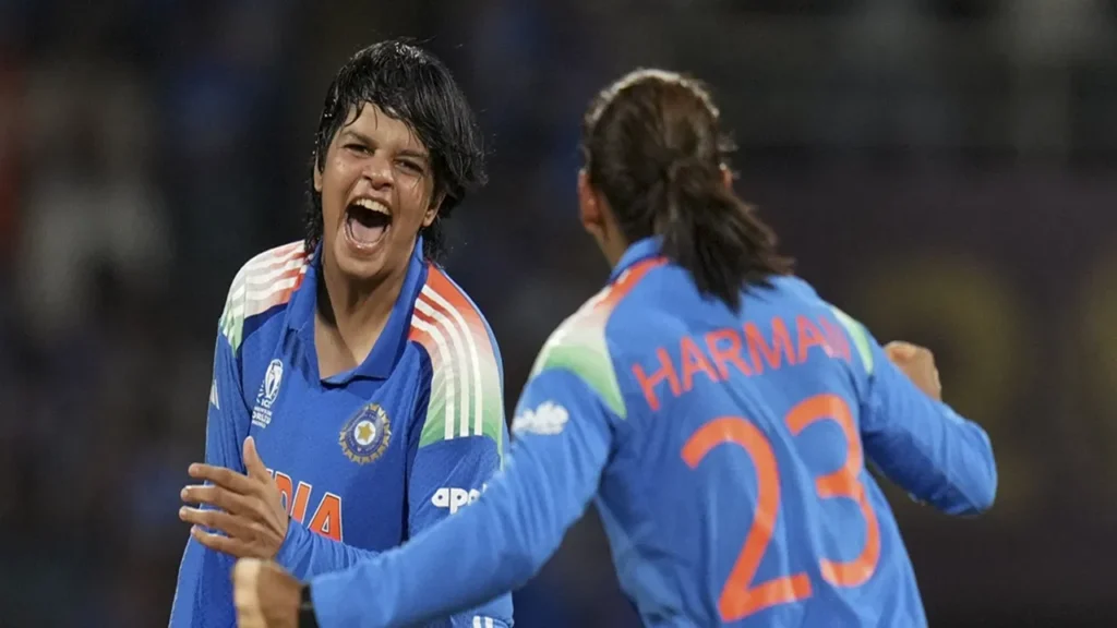 ਸ਼ੇਫਾਲੀ ਵਰਮਾ ਨੇ ਆਪਣਾ ਵਾਅਦਾ ਨਿਭਾਇਆ, ਫਾਈਨਲ ਵਿੱਚ ਪਲੇਅਰ ਆਫ ਦਿ ਮੈਚ ਜਿੱਤ ਕੇ ਵਿਸ਼ਵ ਰਿਕਾਰਡ ਤੋੜਿਆ।