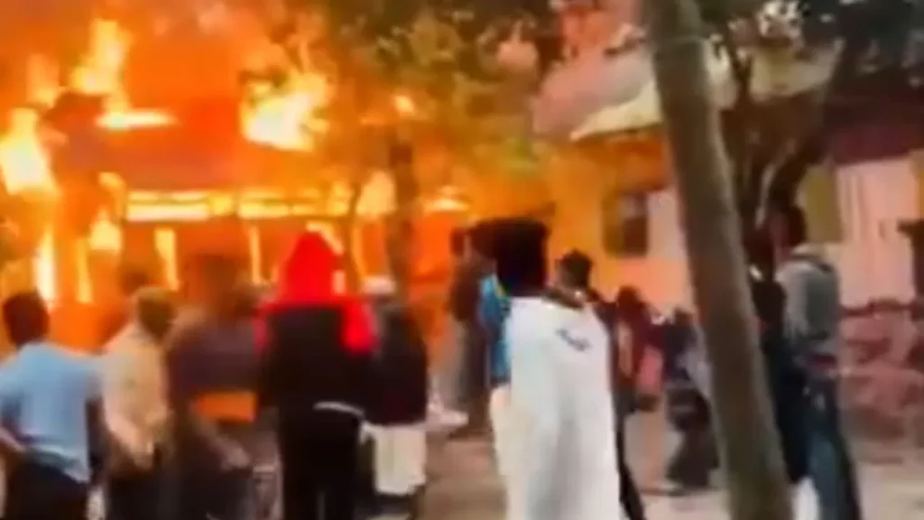 ਬੰਗਲਾਦੇਸ਼ ਵਿੱਚ ਹਿੰਦੂਆਂ 'ਤੇ ਫਿਰ ਹਮਲਾ, ਪਿਰੋਜਪੁਰ ਵਿੱਚ ਘਰ ਨੂੰ ਅੱਗ ਲਗਾ ਦਿੱਤੀ ਗਈ, ਤਸਲੀਮਾ ਨਸਰੀਨ ਗੁੱਸੇ ਵਿੱਚ