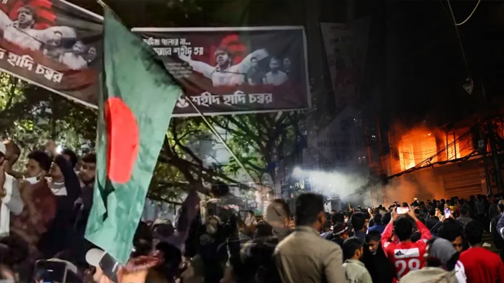 ਬੰਗਲਾਦੇਸ਼ ਵਿੱਚ ਕੱਟੜਪੰਥੀ ਵਿਦਿਆਰਥੀਆਂ ਨੇ ਭੰਨਤੋੜ ਕੀਤੀ! ਯੂਨੀਵਰਸਿਟੀ ਦਫ਼ਤਰ ਨੂੰ ਲਗਾਇਆ ਤਾਲਾ, ਡੀਨ 'ਤੇ ਅਵਾਮੀ ਲੀਗ ਸਮਰਥਕ ਹੋਣ ਦਾ ਦੋਸ਼