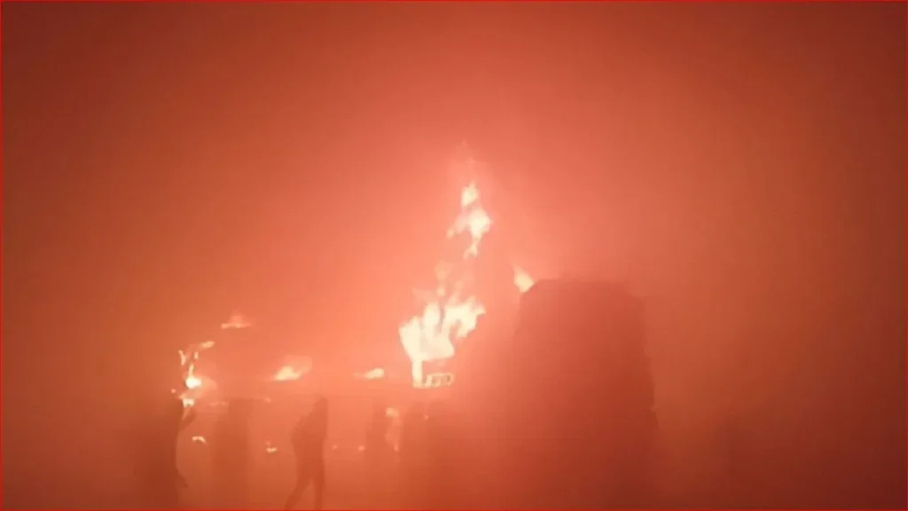 ਦਿੱਲੀ-ਆਗਰਾ ਐਕਸਪ੍ਰੈਸਵੇਅ 'ਤੇ ਪੰਜ ਬੱਸਾਂ ਨੂੰ ਲੱਗੀ ਅੱਗ, ਚਾਰ ਦੀ ਮੌਤ