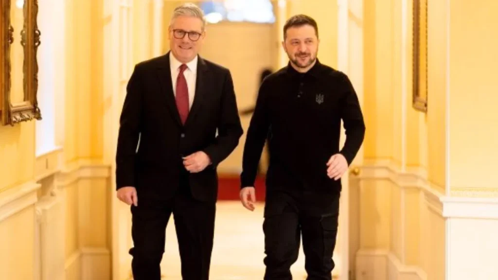 ਯੂਰਪੀ ਨੇਤਾ ਲੰਡਨ ਵਿੱਚ ਮਿਲੇ, ਸਟਾਰਮਰ ਨੇ ਜ਼ੇਲੇਂਸਕੀ ਨੂੰ ਕਿਹਾ: "ਅਸੀਂ ਯੂਕਰੇਨ ਦੇ ਨਾਲ ਖੜ੍ਹੇ ਹਾਂ।"