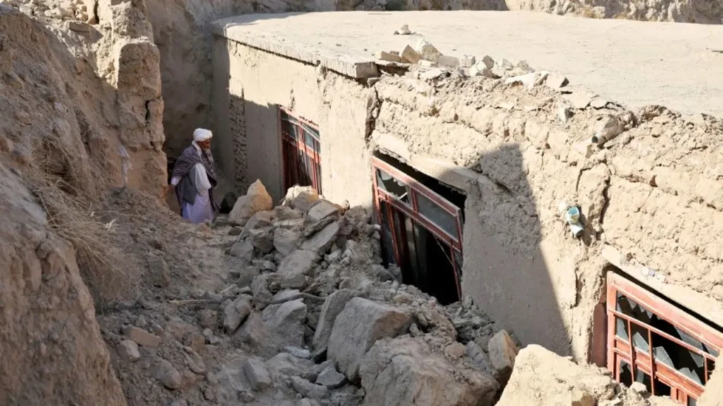 ਅਫ਼ਗਾਨਿਸਤਾਨ ਵਿੱਚ ਪਾਕਿਸਤਾਨ ਦਾ ਹਵਾਈ ਹਮਲਾ; ਕਈ ਲੋਕਾਂ ਦੀ ਮੌਤ, ਸਕੂਲ ਅਤੇ ਮਦਰੱਸੇ ਨੂੰ ਬਣਾਇਆ ਗਿਆ ਨਿਸ਼ਾਨਾ।