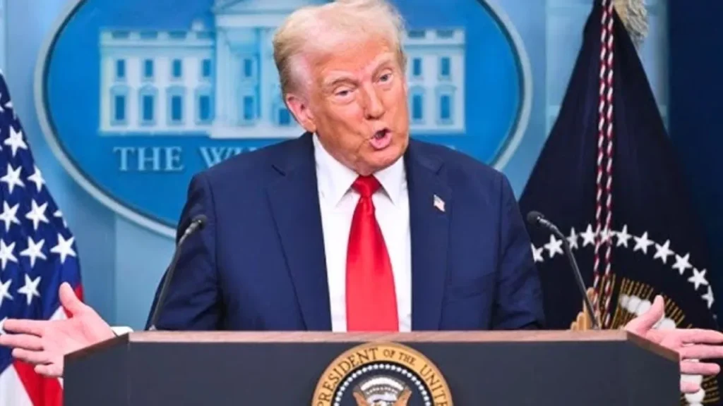 ਟਰੰਪ ਨੇ ਸੁਪਰੀਮ ਕੋਰਟ ਦੇ ਫੈਸਲੇ ਦੀ ਨਿੰਦਾ ਕੀਤੀ, ਕਿਹਾ ਸਾਰੇ ਦੇਸ਼ਾਂ 'ਤੇ 10% ਵਾਧੂ ਟੈਰਿਫ ਲਗਾਵਾਂਗੇ