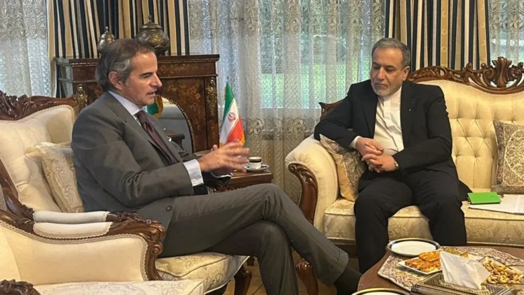 ਈਰਾਨ ਦੇ ਵਿਦੇਸ਼ ਮੰਤਰੀ ਨੇ UN ਪ੍ਰਮਾਣੂ ਏਜੰਸੀ ਦੇ ਮੁਖੀ ਨਾਲ ਮੁਲਾਕਾਤ ਕੀਤੀ, ਅਮਰੀਕਾ ਨਾਲ ਗੱਲਬਾਤ ਤੋਂ ਪਹਿਲਾਂ ਰੱਖੀ ਇਹ ਸ਼ਰਤ।