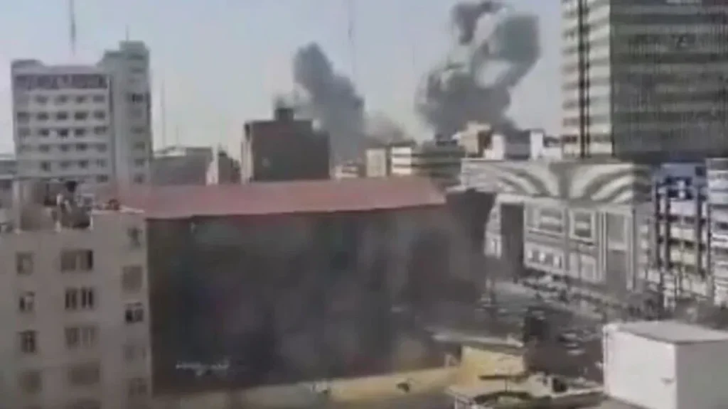 ਇਜ਼ਰਾਈਲ ਅਤੇ ਅਮਰੀਕਾ ਦਾ ਈਰਾਨ 'ਤੇ ਹਮਲਾ, ਧਮਾਕਿਆਂ ਨਾਲ ਦਹਿਲਿਆ ਤਹਿਰਾਨ