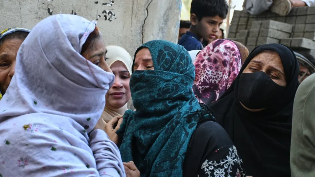 ਪਾਕਿਸਤਾਨ: ਕਰਾਚੀ ਵਿੱਚ ਸੇਹਰੀ ਦੌਰਾਨ ਇੱਕ ਘਰ ਵਿੱਚ ਧਮਾਕਾ, 9 ਬੱਚਿਆਂ ਸਮੇਤ 16 ਲੋਕਾਂ ਦੀ ਮੌਤ।