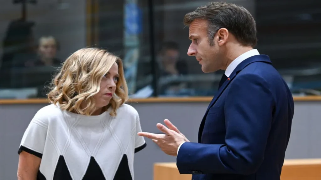 ਹੱਦ ਵਿੱਚ ਰਹੋ, ਕੁਝ ਵੀ ਨਾ ਬੋਲੋ… ਭਾਰਤ ਤੋਂ ਵਾਪਸ ਪਰਤਦੇ ਸਮੇਂ ਮੇਲੋਨੀ 'ਤੇ ਕਿਉਂ ਭੜਕ ਗਏ ਇਮੈਨੁਅਲ ਮੈਕਰੋਨ?