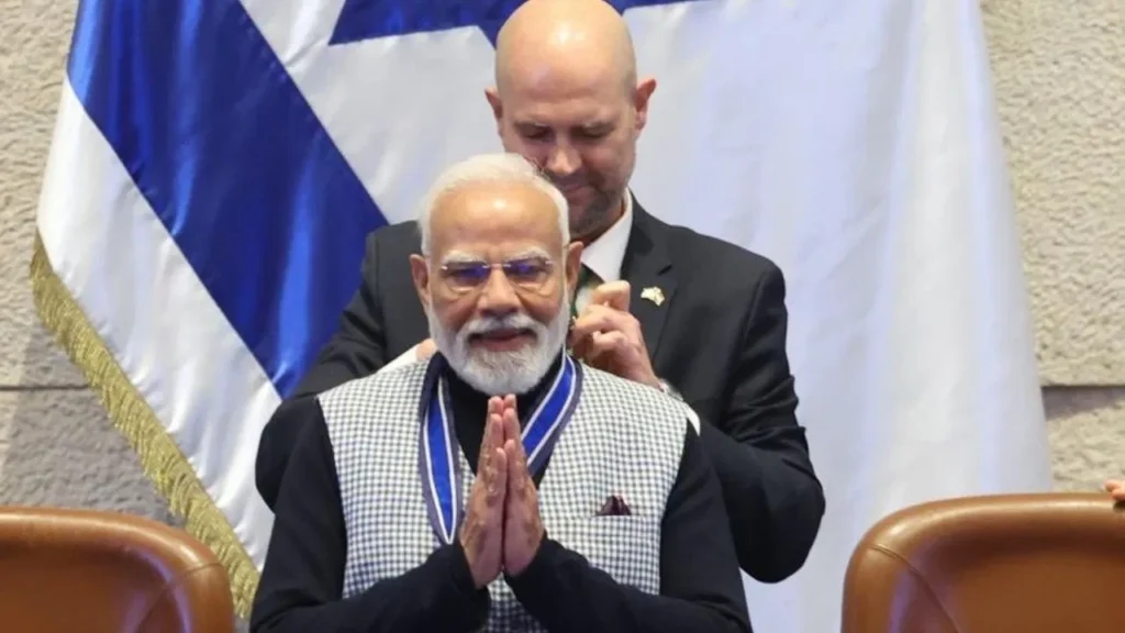 ਪੀਐਮ ਮੋਦੀ ਨੇ ਰਚਿਆ ਇਤਿਹਾਸ, ਇਜ਼ਰਾਈਲ ਤੋਂ ‘ਸਪੀਕਰ ਆਫ਼ ਦਾ ਨੇਸੈਟ ਮੈਡਲ’ ਪ੍ਰਾਪਤ ਕਰਨ ਵਾਲੇ ਦੁਨੀਆ ਦੇ ਪਹਿਲੇ ਨੇਤਾ ਬਣੇ।
