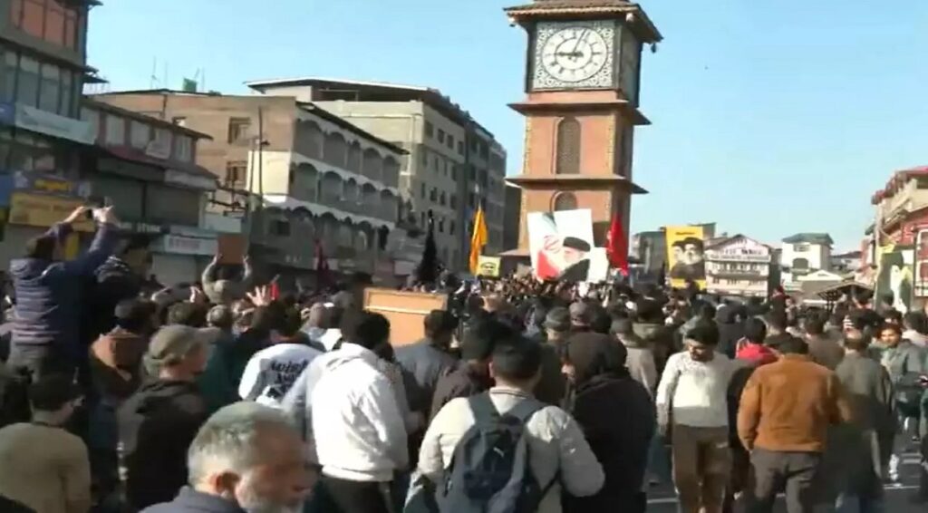 ਖ਼ਾਮੇਨੇਈ ਦੀ ਮੌਤ ਨੂੰ ਲੈ ਕੇ ਸ੍ਰੀਨਗਰ ਵਿੱਚ ਵਿਰੋਧ ਪ੍ਰਦਰਸ਼ਨ, ਲੋਕ ਬੋਲੇ- ਰਹਿਬਰ ਤੇਰੇ ਖੂਨ ਤੋਂ ਇਨਕਲਾਬ ਆਏਗਾ